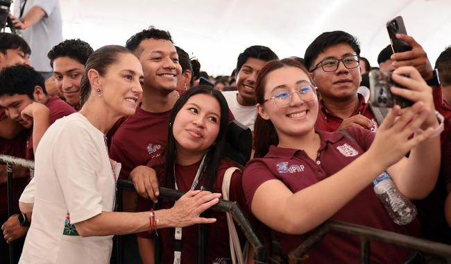 En Palenque, Presidenta Claudia Sheinbaum anuncia que Beca Gertrudis Bocanegra se otorgará a todos los estudiantes universitarios de Chiapas