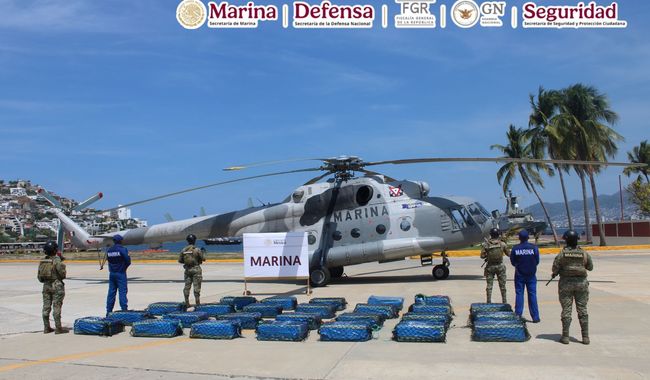 Marina Asegura Embarcación con 26 Bultos de Presunta Cocaína Frente a las Costas de Guerrero
