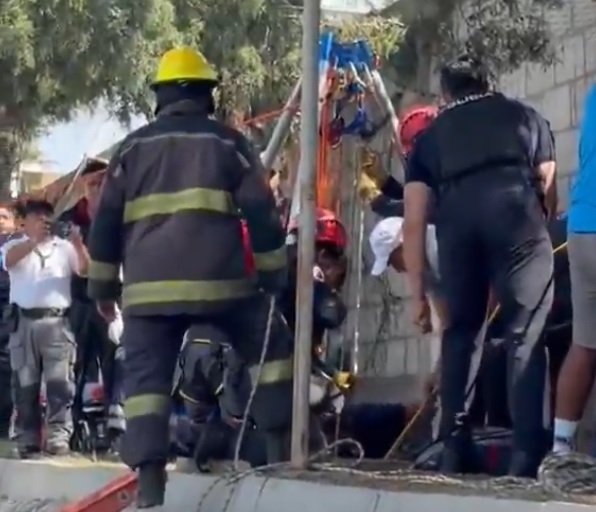 Padre e hijo caen a pozo en la Universidad Interamericana de Puebla; Bomberos lograron rescatarlos