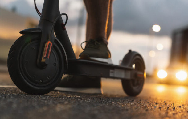 CDMX exigirá placas a scooters y bicis eléctricas a partir del 1 de julio