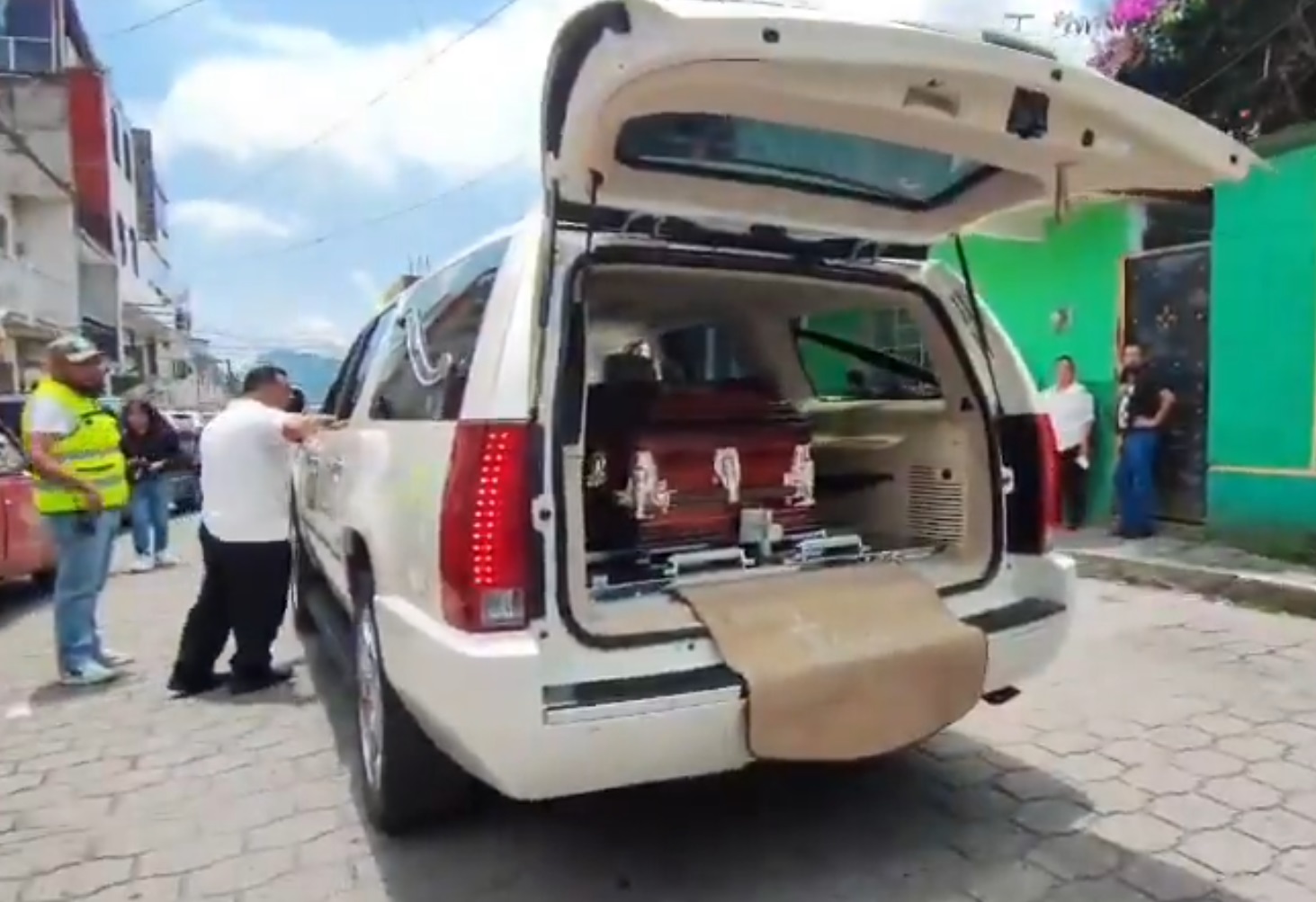 Despiden a Blanca Adriana en emotivo velorio en Huauchinango, Puebla