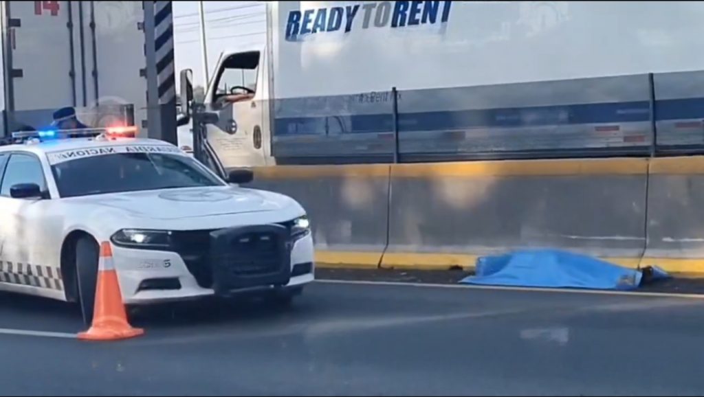 Hombre muere por presunta hipotermia en la autopista México-Puebla, a la altura del Outlet