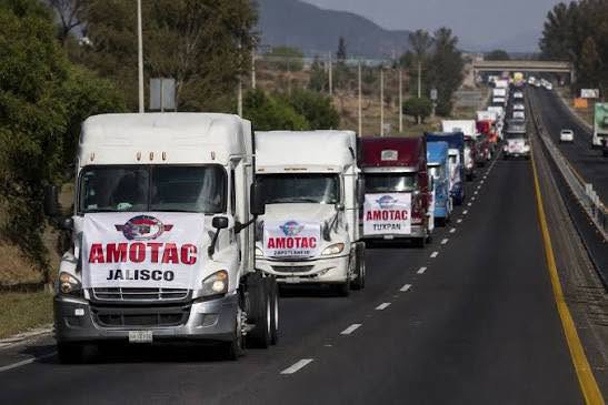 Pese a acuerdo con Gobernación, transportistas mantienen bloqueos en carreteras de Puebla
