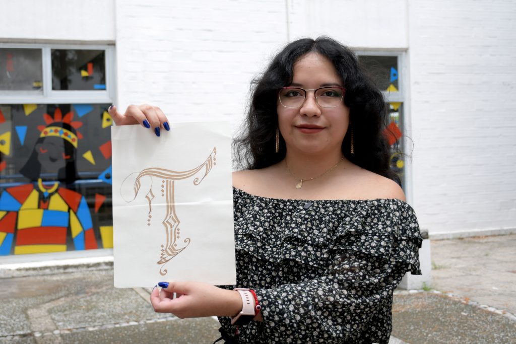Estudiantes BUAP muestran su talento en exposición tipográfica itinerante