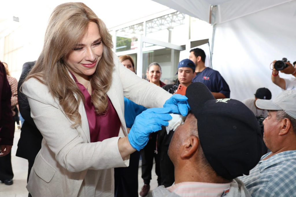 Ceci Arellano supervisa histórica Jornada de Cirugías de Cataratas 