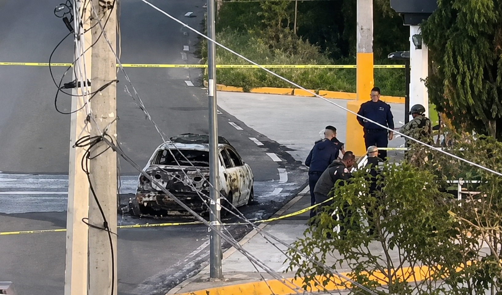 FGE descarta narcomensaje en hallazgo de cuerpo calcinado en Periférico Ecológico; confirma una sola víctima
