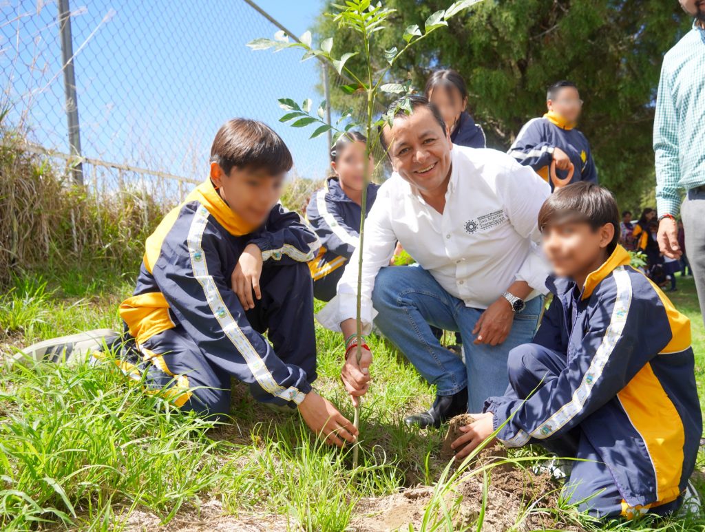 ENTREGÓ GOBIERNO DE TEXMELUCAN 300 ÁRBOLES PARA REFORESTAR EL CENTRO ESCOLAR GENERAL RAFAEL ÁVILA CAMACHO
