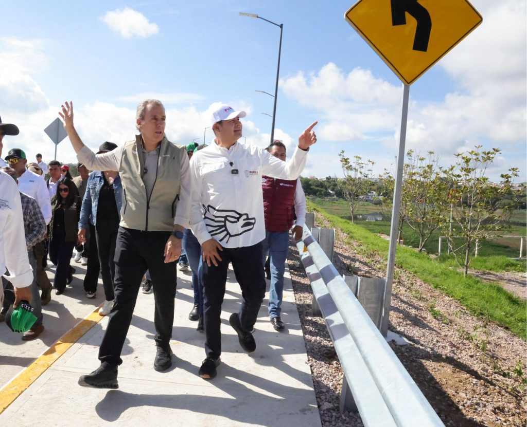 Supervisan Armenta y Chedraui Puente Vehicular de la Transformación