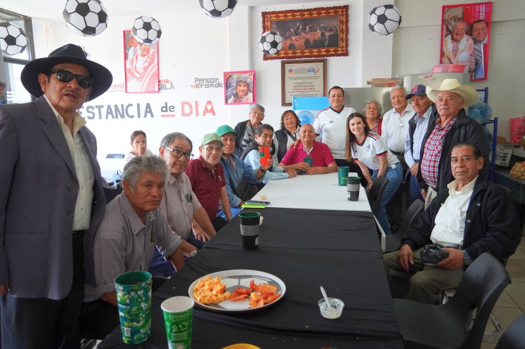 DIF DE TEXMELUCAN CELEBRA A ADULTOS MAYORES CON MOTIVO DEL DÍA DEL PADRE 