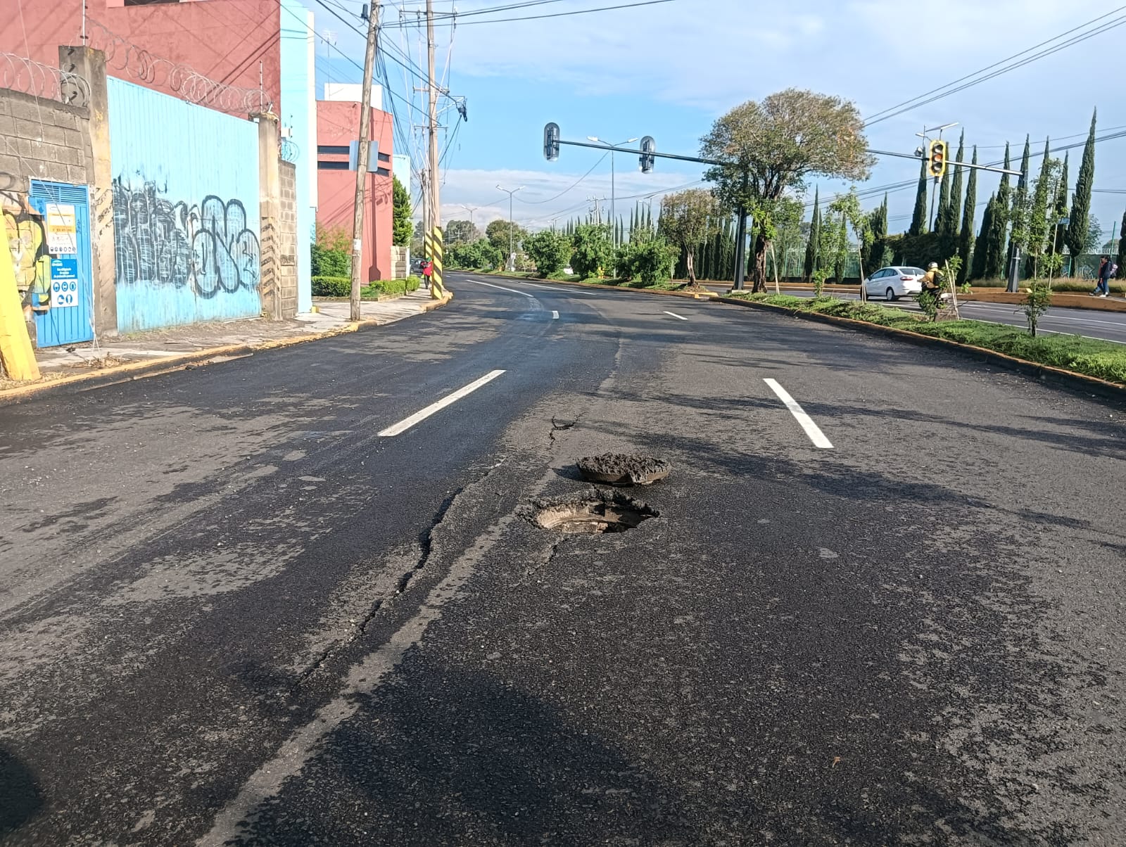 Agua de Puebla realiza diagnóstico técnico y coordina acciones con el Gobierno del Estado para atender afectación en la red sanitaria de Diagonal Defensores de la República.