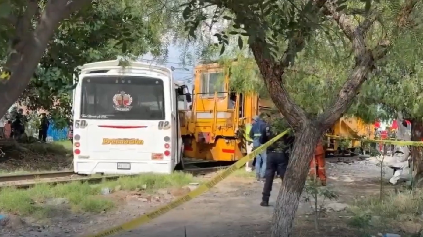 Choque entre ruta 50 y tren deja 17 lesionados en el oriente de Puebla
