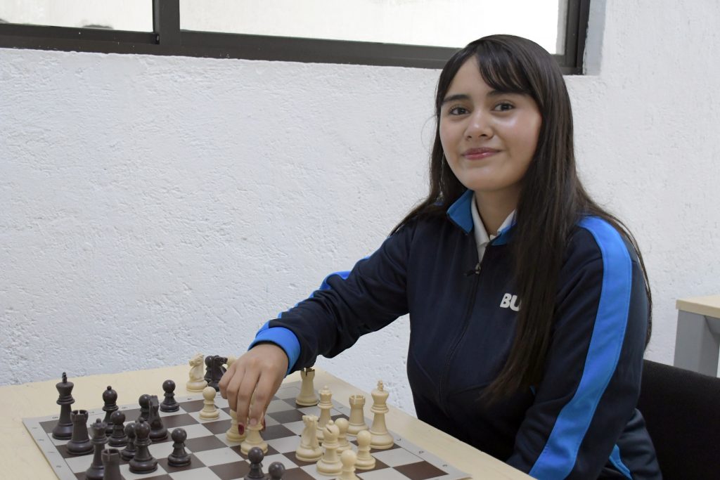 Obtiene alumna BUAP medalla de plata en ajedrez