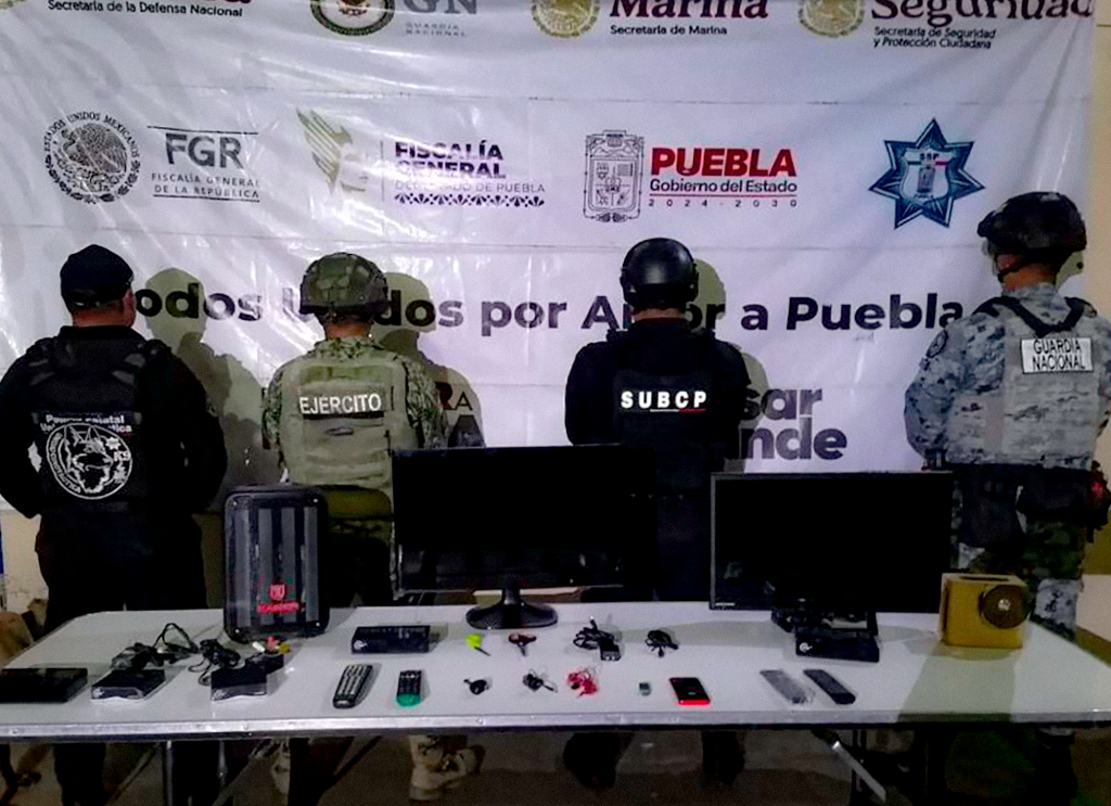 Fuerzas de seguridad efectúan revisión al penal de Acatlán