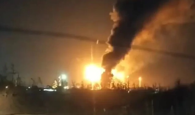 Pemex sofoca conato de incendio en Refinería Salamanca tras lluvia torrencial atípica