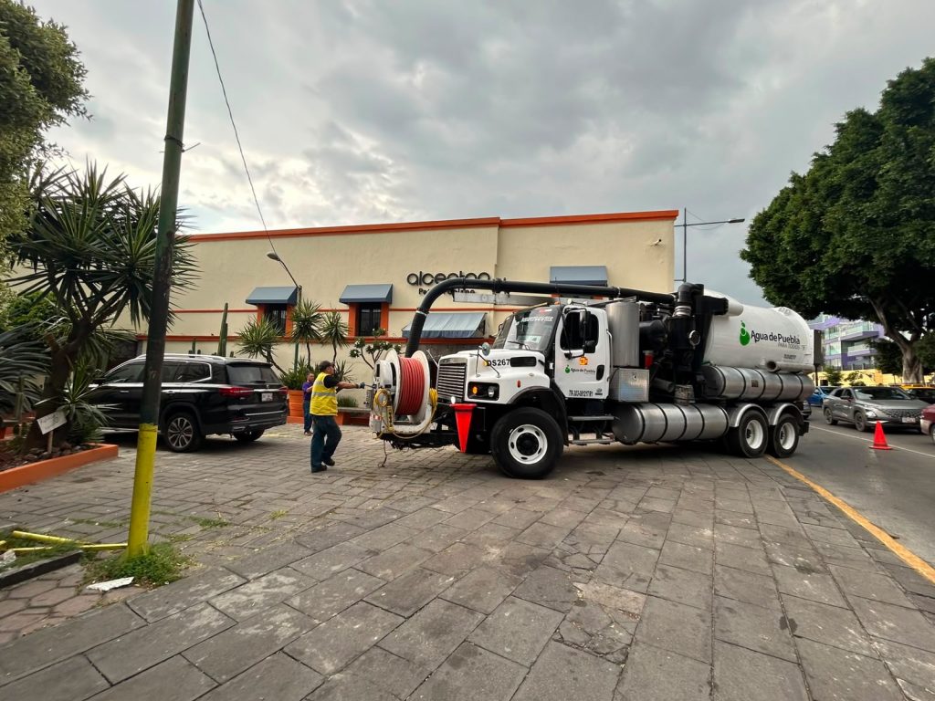 Gobierno de Pepe Chedraui mantiene atención permanente a zonas afectadas por lluvias en el Centro Histórico