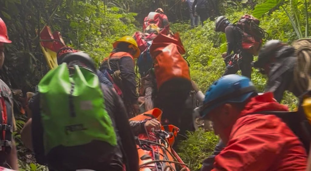 Entre lágrimas despiden a Gerardo, víctima de las grutas en Cuetzalan