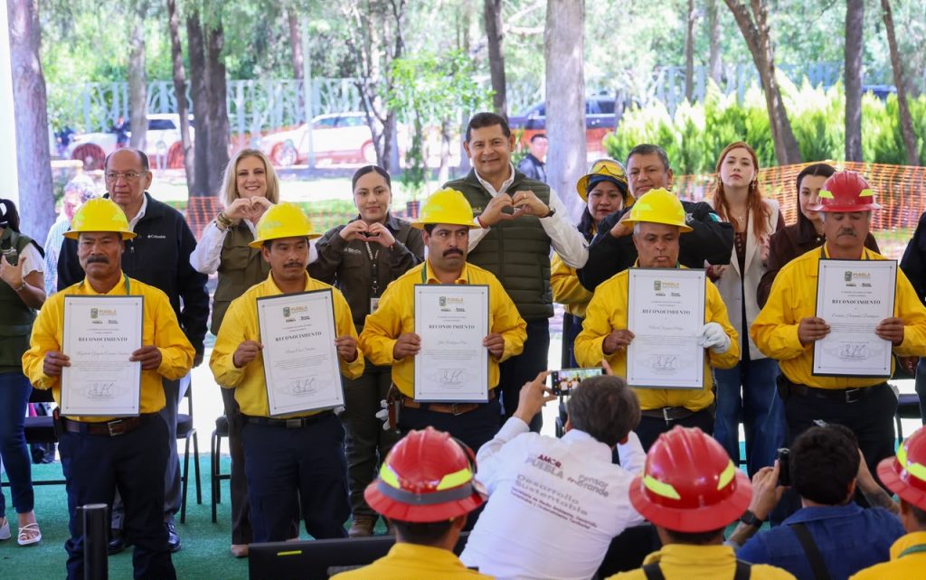 GOBIERNO ESTATAL RECONOCE LABOR FORESTAL Y AFIANZA ESTRATEGIA PARA PROTEGER BOSQUES POBLANOS