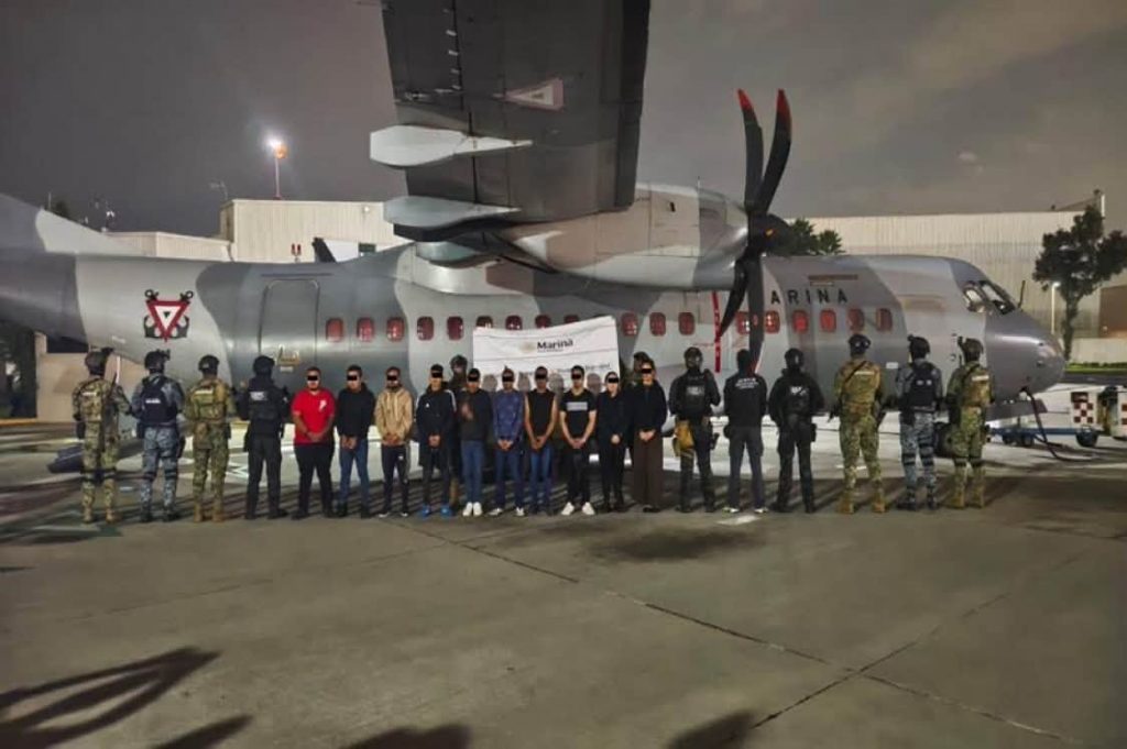 Golpe al CJNG: detienen a 20 y aseguran 113 vehículos, tigres y panteras en tres estados