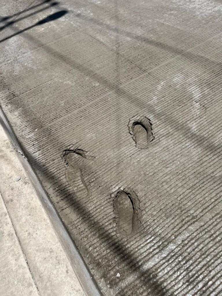 GOBIERNO DE TEXMELUCAN EXHORTA A RESPETAR TRABAJOS DE PAVIMENTACIÓN EN LA CALLE MUJICA Y OSORIO