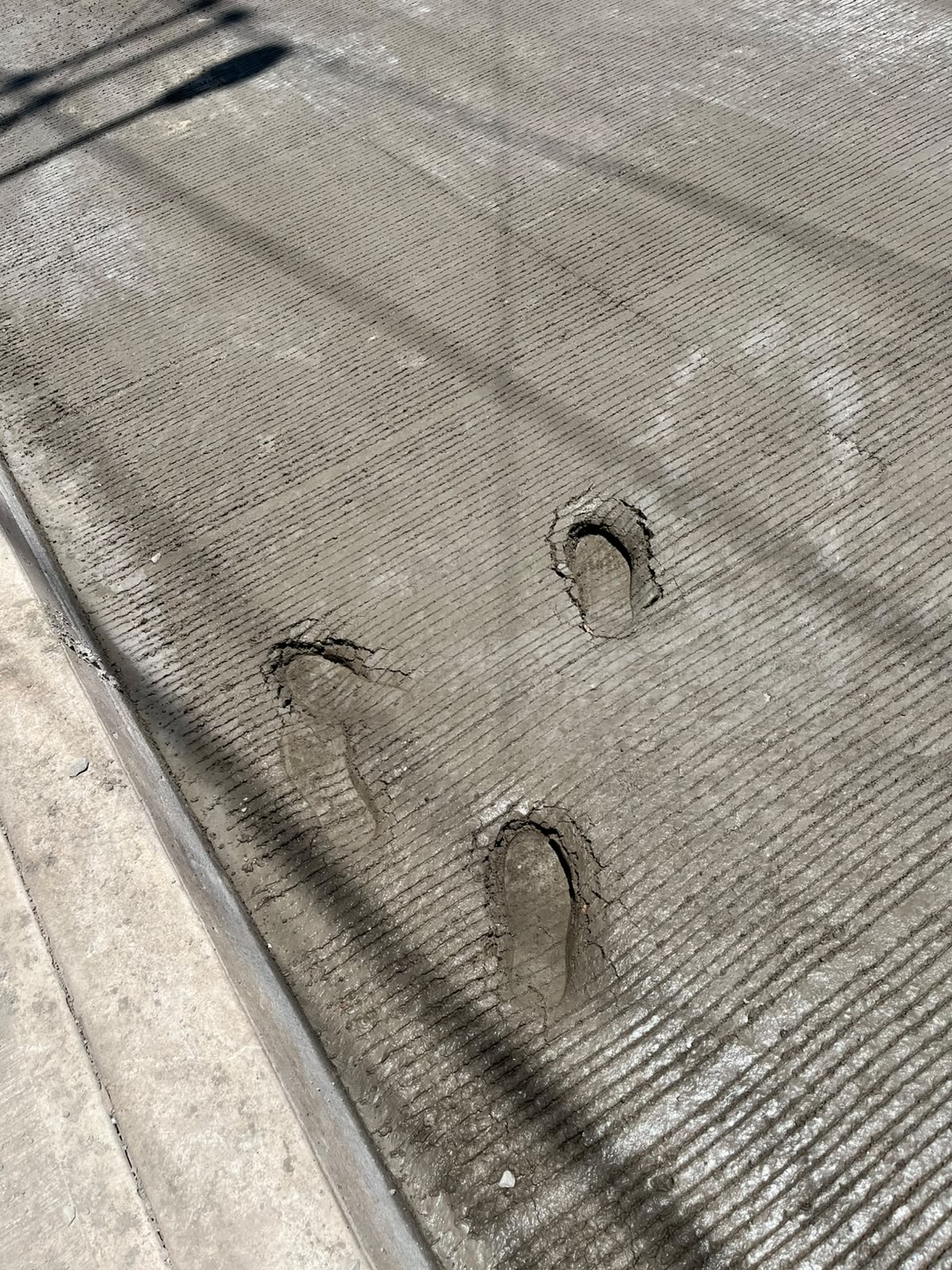 GOBIERNO DE TEXMELUCAN EXHORTA A RESPETAR TRABAJOS DE PAVIMENTACIÓN EN LA CALLE MUJICA Y OSORIO