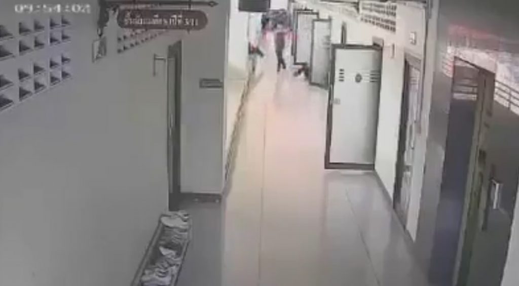Adolescente de 14 años asesina a sus abuelos y desata tiroteo y se quita la vida en Tailandia