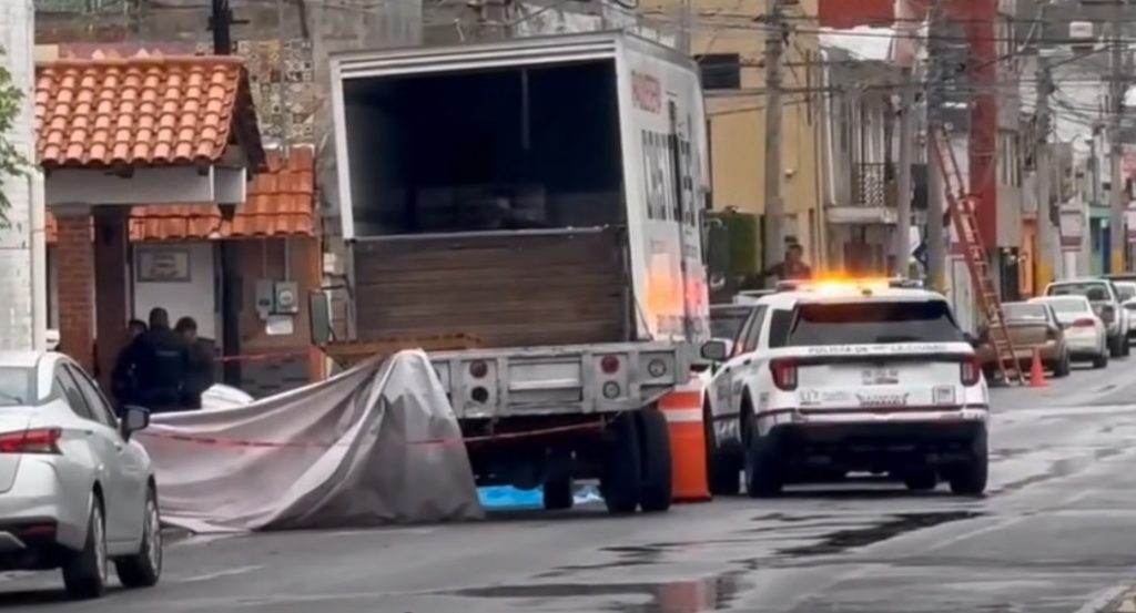Era de Tlaxcala y trabajador de Castores el hombre que murió aplastado por cajas de azulejo en Puebla