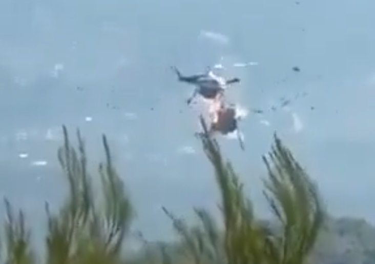 Tragedia aérea en Grecia: dos muertos tras chocar helicópteros que combatían un incendio forestal