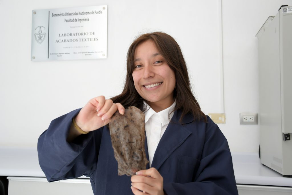 Produce estudiante BUAP bioplásticos a partir de residuos de café