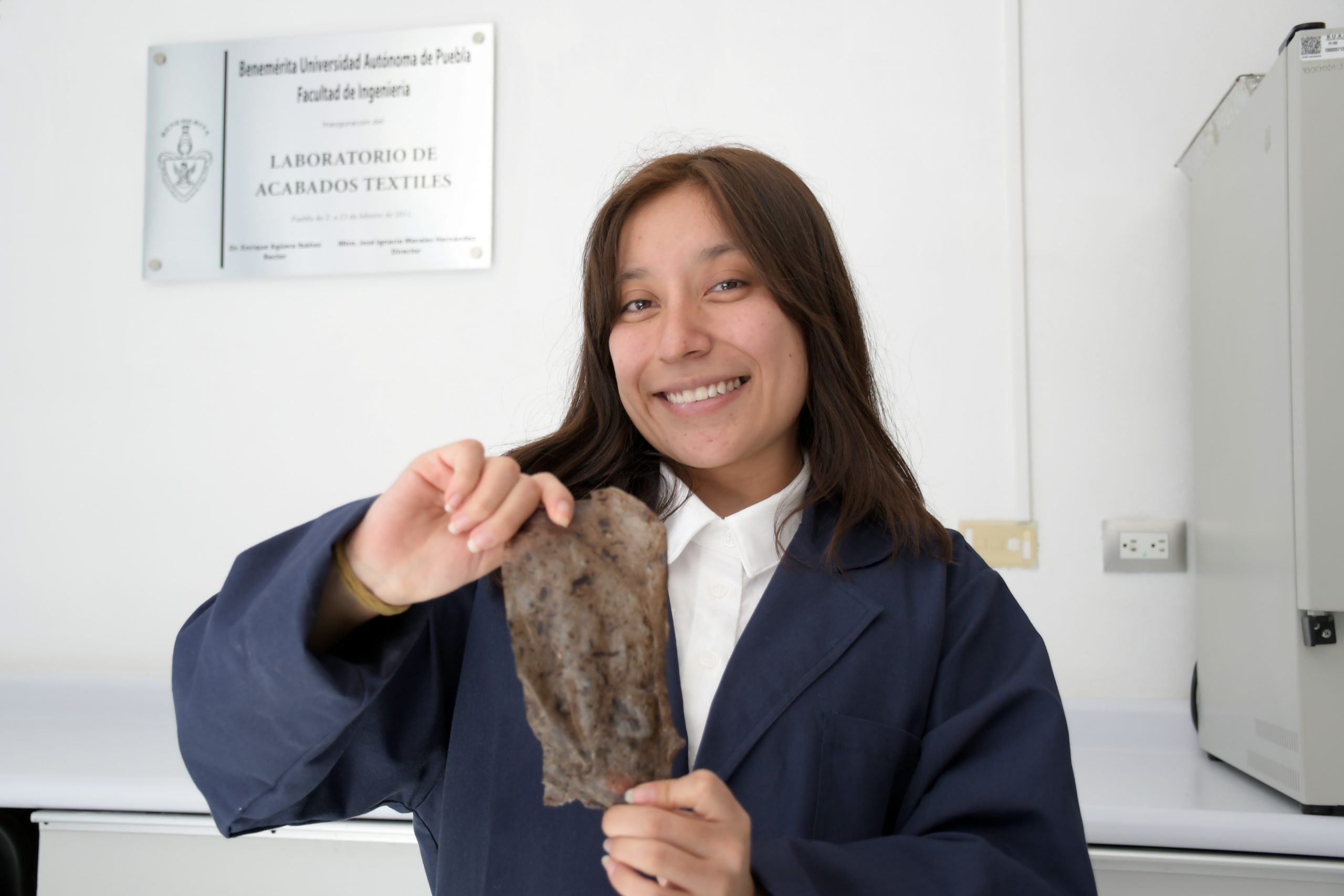Produce estudiante BUAP bioplásticos a partir de residuos de café