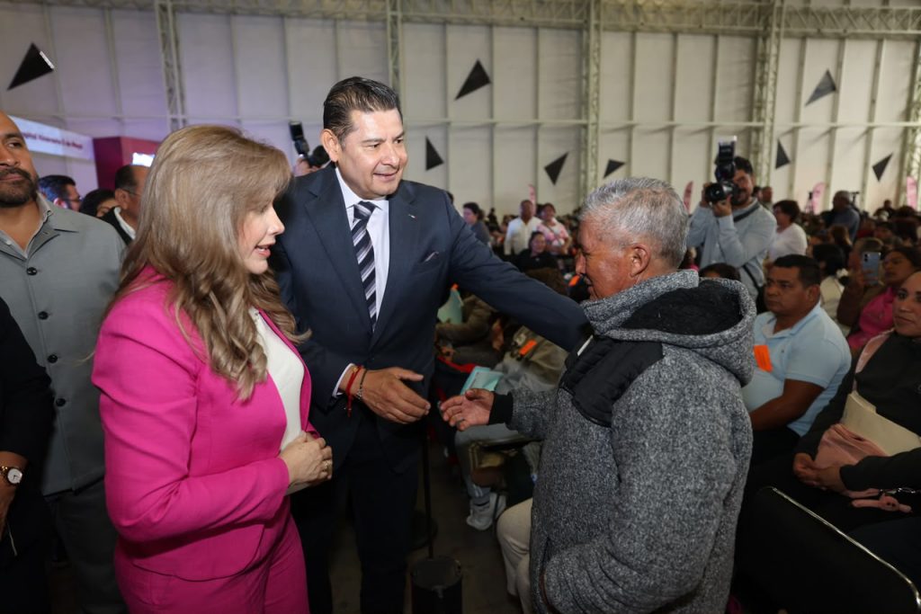Gobierno del Estado y SEDIF cumplen meta de mil cirugías gratuitas.