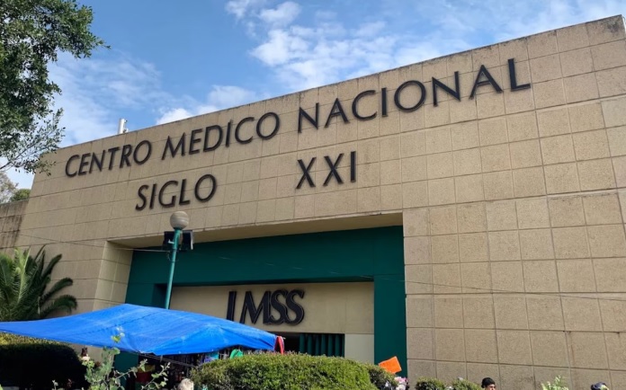 Paciente de 82 años muere tras caer de cuarto piso del Centro Médico Siglo XXI