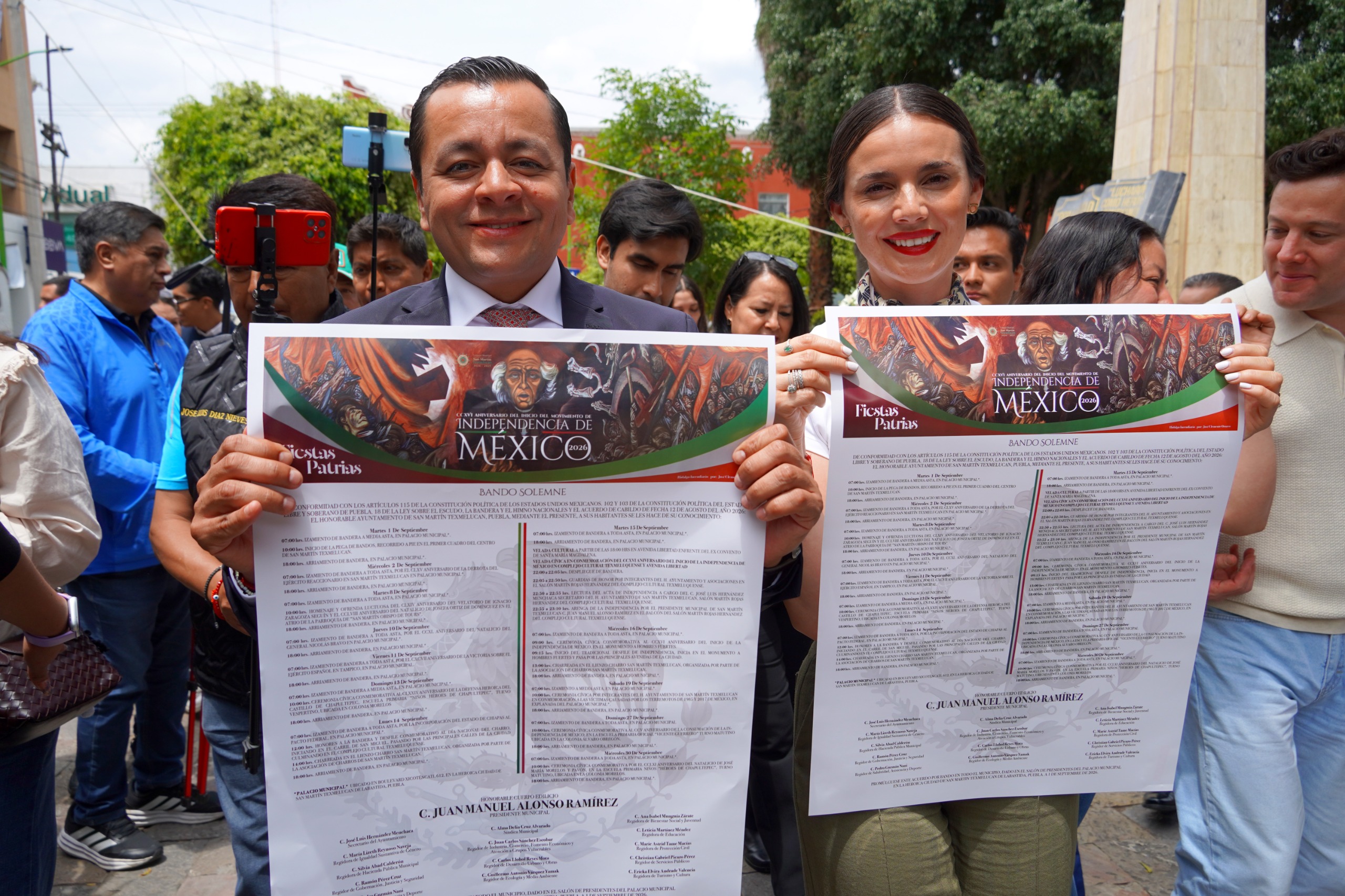 Alcalde Juan Manuel Alonso encabeza pega de bando solemne para dar inicio a las fiestas patrias 2026