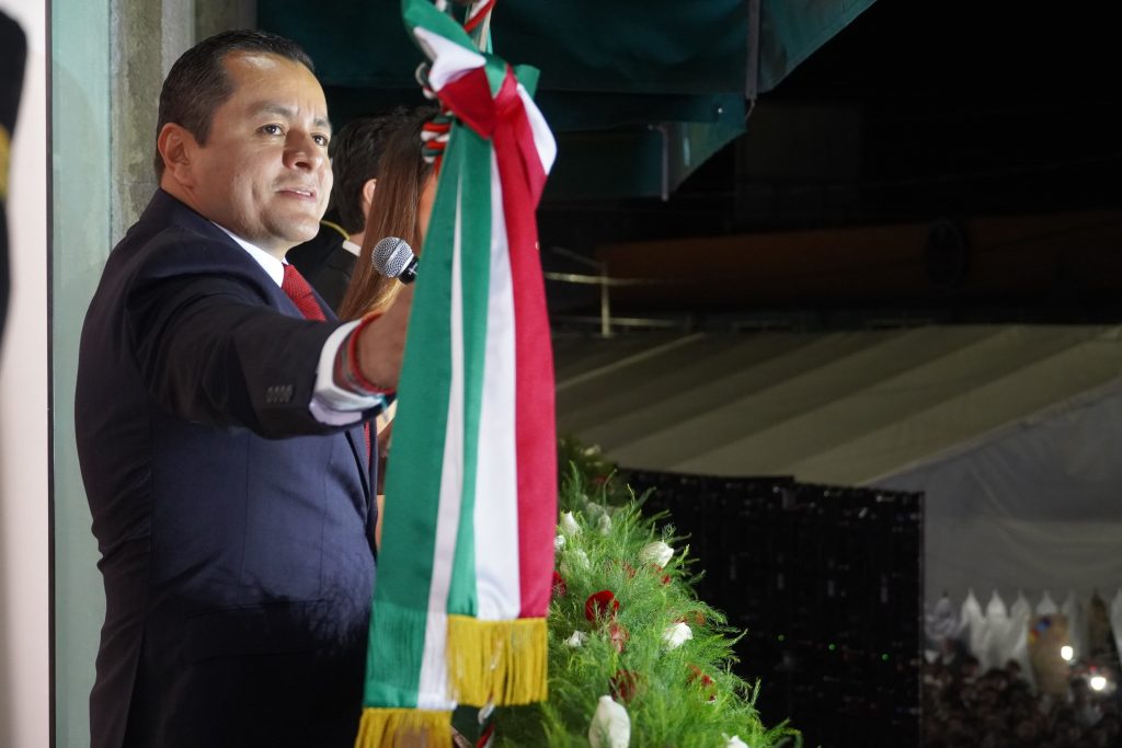 Con fervor patrio y unidad, miles de texmeluquenses dan el grito de independencia junto al edil Juan Manuel Alonso