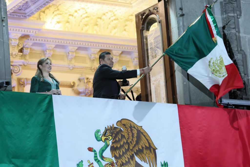 GOBERNADOR ARMENTA MIER HONRA A HEROÍNAS Y MADRES BUSCADORAS EN EL GRITO DE INDEPENDENCIA