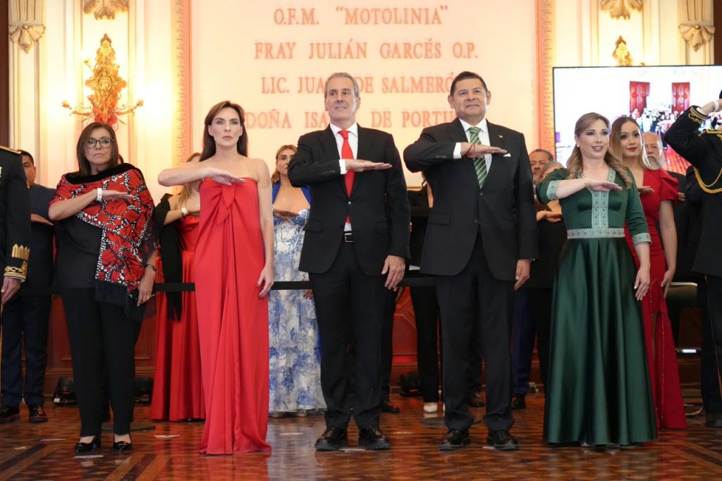 Encabezan Alejandro Armenta y Pepe Chedraui ceremonia del Grito de Independencia
