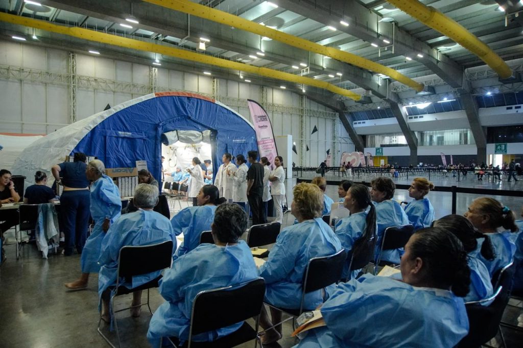 Gobierno del Estado realiza 357 cirugías de cataratas y pterigión desde nuevo hospital itinerante