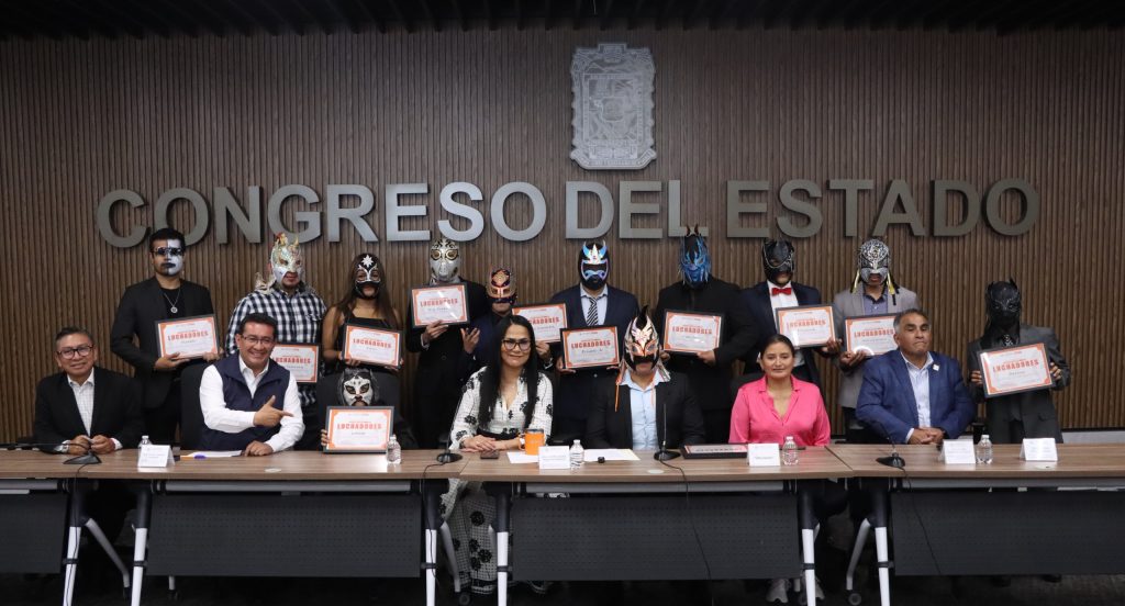 Reconoce Congreso del Estado trayectoria y aportaciones de exponentes de la lucha libre poblana