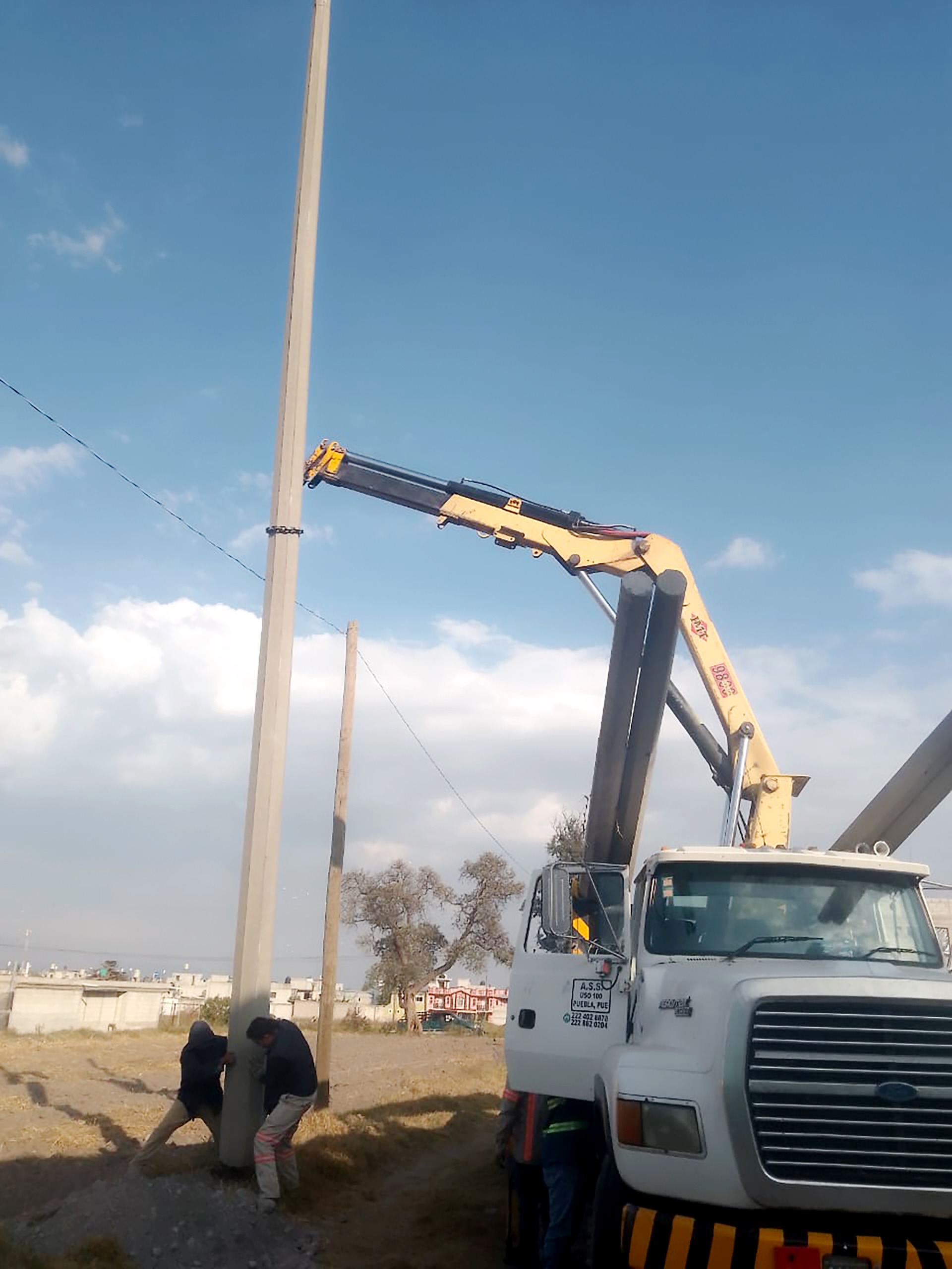 Gobierno de Juan Manuel Alonso lleva más infraestructura eléctrica a las familias texmeluquenses