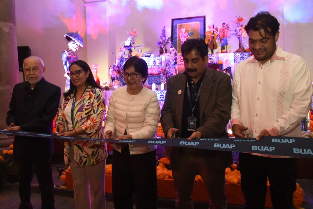 Inauguran ofrenda “Cultura, Muerte y Tradición. Altar dedicado a los Artistas Universitarios”