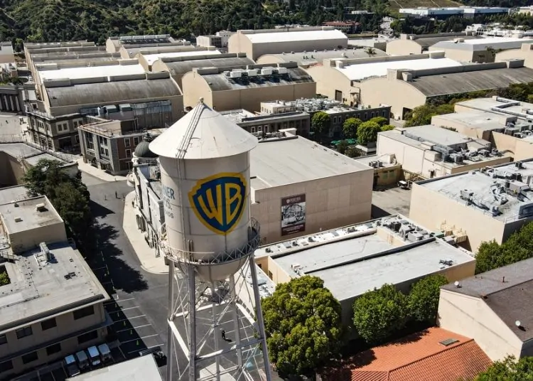 Paramount cierra la compra de Warner Bros por 110,000 millones de dólares
