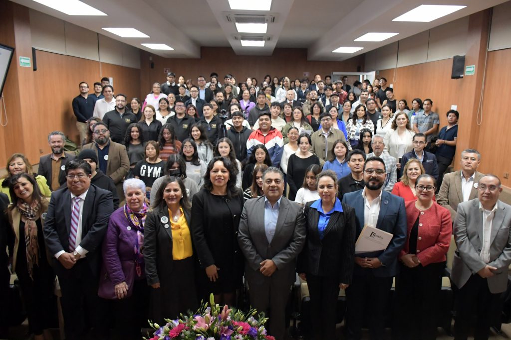 Debate BUAP los retos de la investigación en las ciencias administrativas