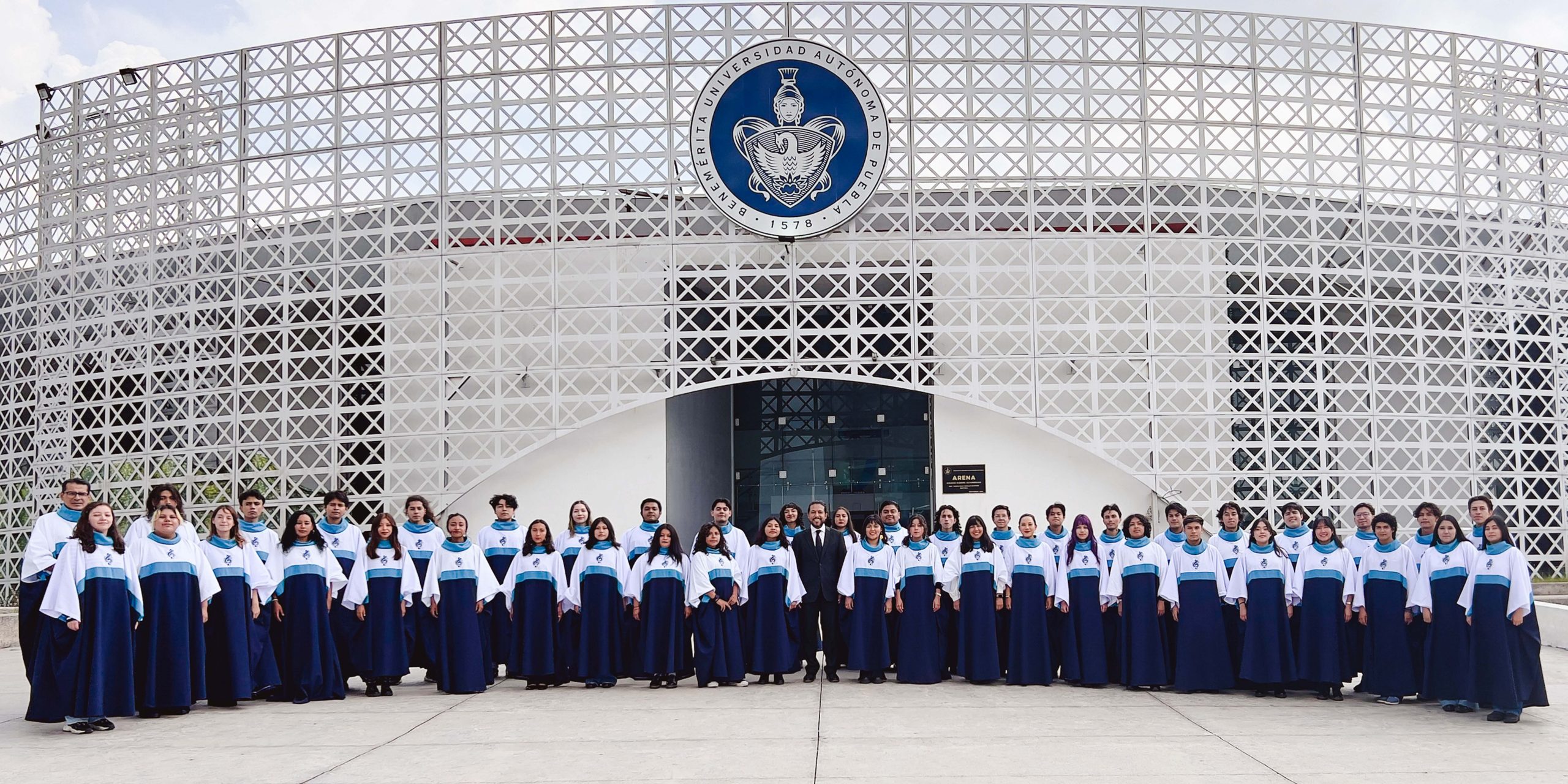 Presente, Coro Universitario Lobos BUAP en el 25 Festival Coral Internacional de Medellín