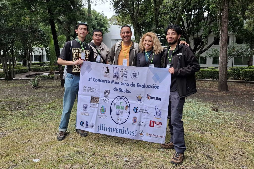 Evalúan estudiantes de todo el país los suelos en Puebla