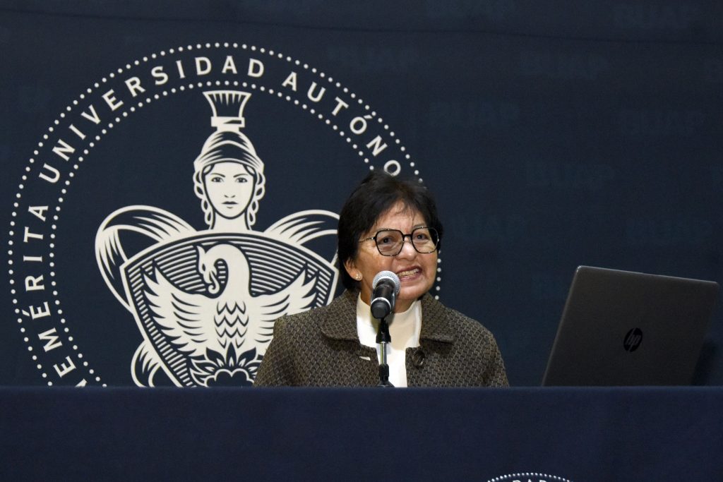Aborda Rectora Lilia Cedillo las infecciones emergentes en animales domésticos