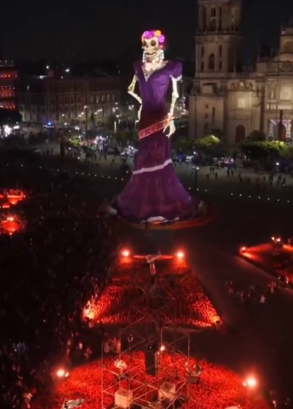 Catrina monumental del Zócalo obtiene Récord Guinness por superar los 33 metros de altura