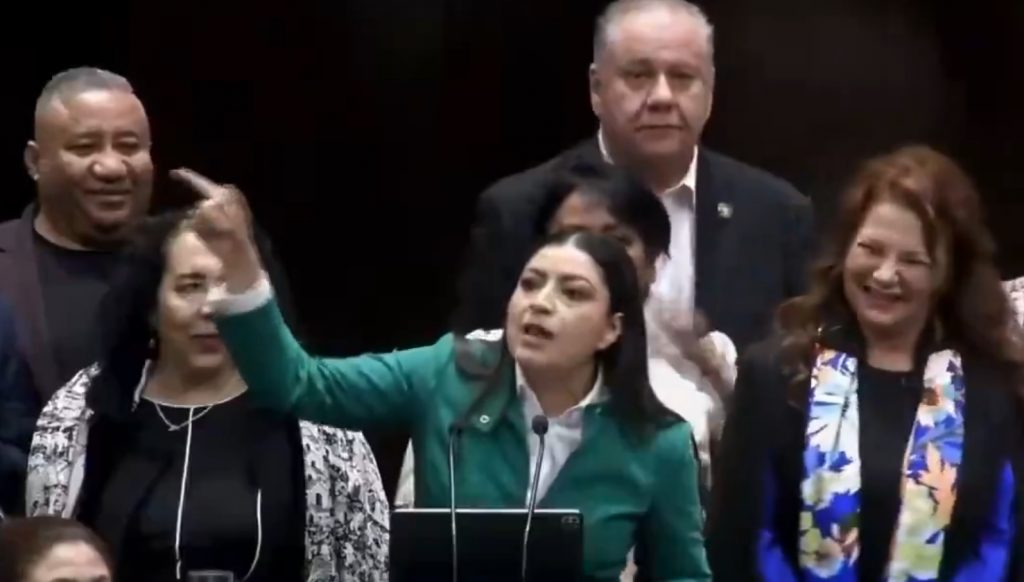 Claudia Rivera atribuye a un “lapsus brutus” pregunta sobre apoyo al huachicol fiscal en San Lázaro