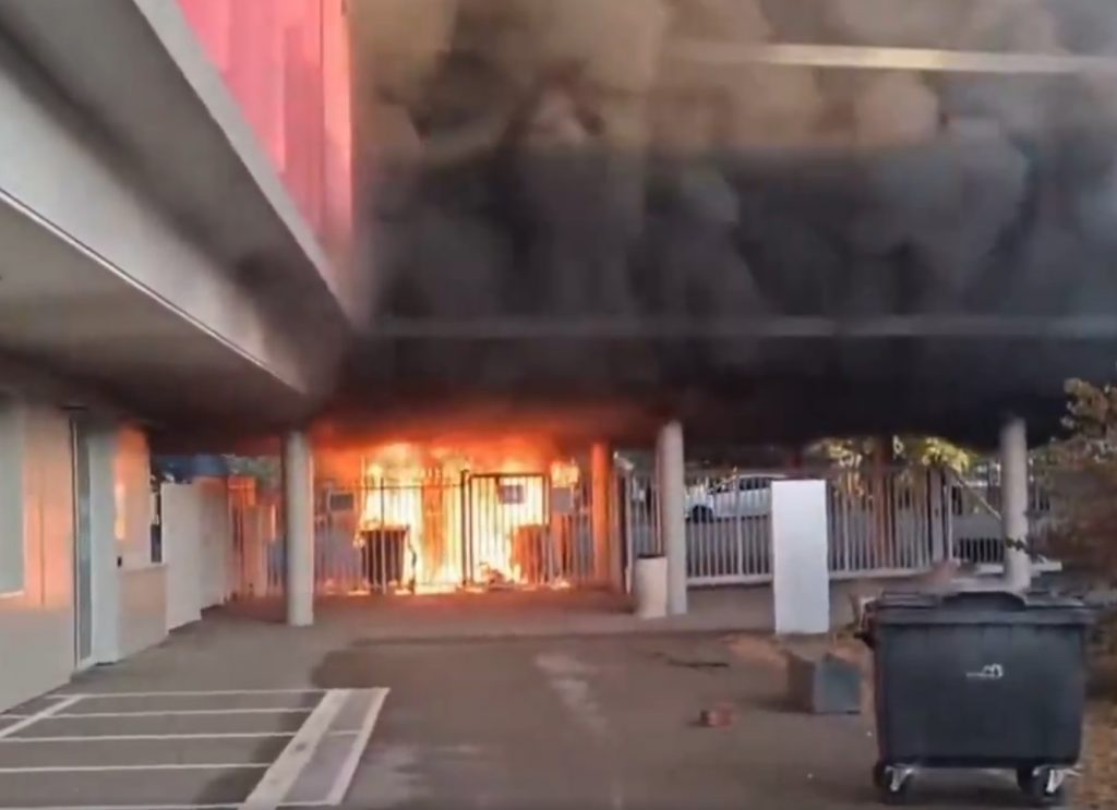 Francia suspenderá clases en hasta 500 escuelas por protestas estudiantiles