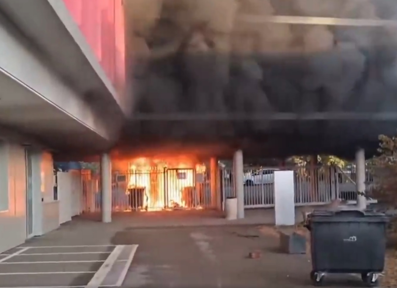 Francia suspenderá clases en hasta 500 escuelas por protestas estudiantiles