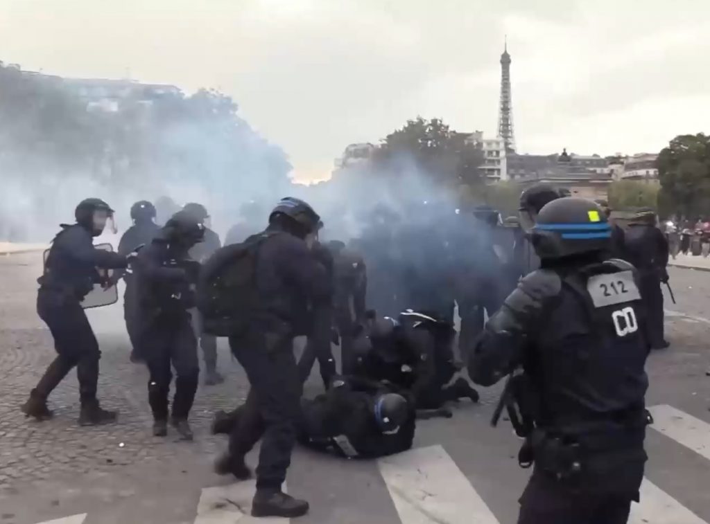 Francia aplica toques de queda parciales tras disturbios que dejaron casi 2.400 detenidos