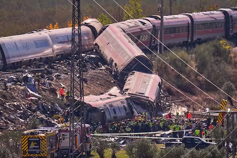 SRE reporta siete mexicanos heridos y uno desaparecido tras choque de trenes en España